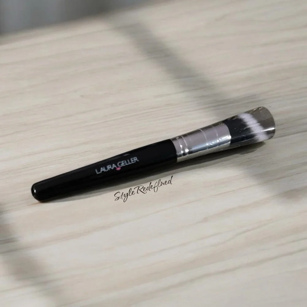 Laura Geller Angled Stippling Makeup Brush - Picture 3 of 4